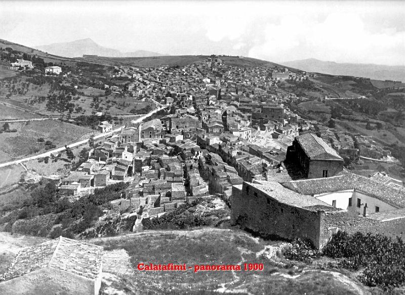 Vecchia Trapani 377 - Calatafimi - Panorama - anno 1900.jpg